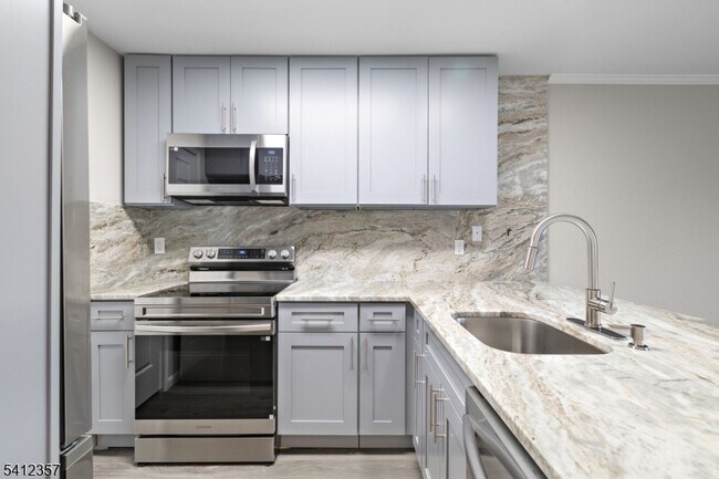 Building Photo - 690 NJ-23