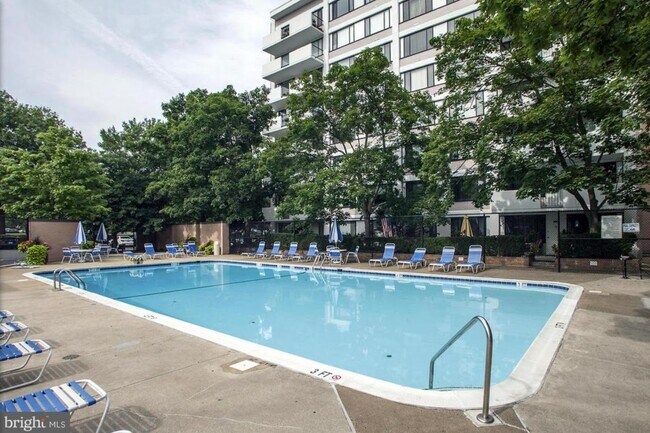 Building Photo - 4501 Arlington Blvd