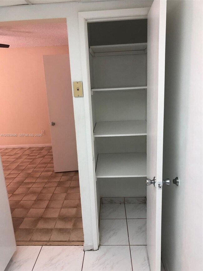 Building Photo - 9150 Fontainebleau Blvd