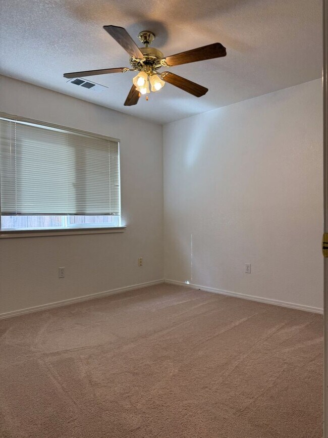 Building Photo - Charming 3-bedroom, 2-bath home in North Merced!