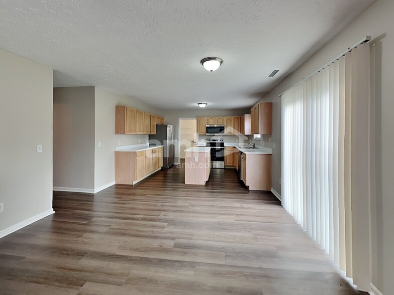 Building Photo - 10765 Standish Pl