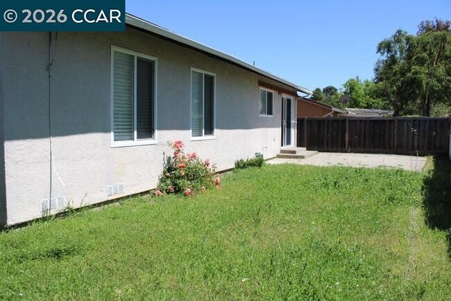 Building Photo - 130 Aster Ct