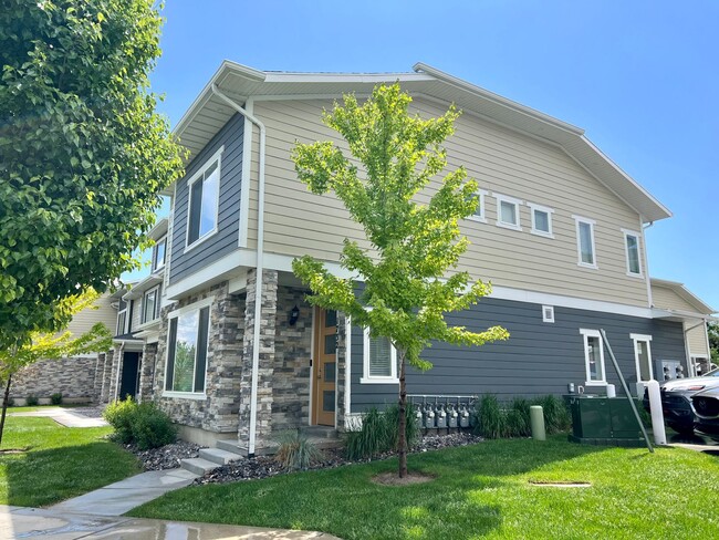 Building Photo - Beautiful Santorini Village Townhome Now Available in South Jordan