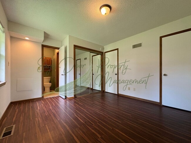 Building Photo - 500 SE Sherri Ln