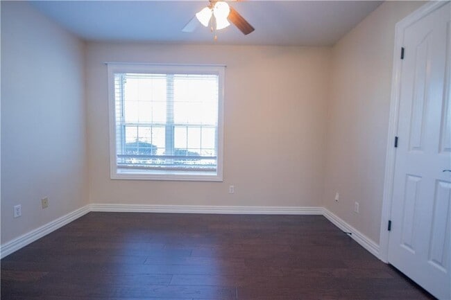 Building Photo - 2 Oak Ridge Ln