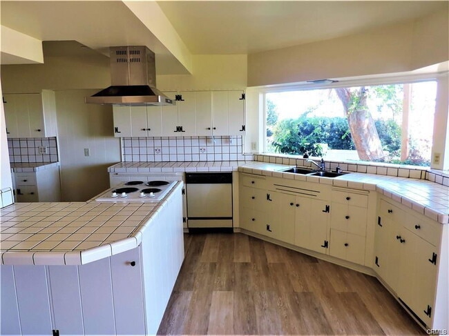 Building Photo - 888 Vía Del Monte