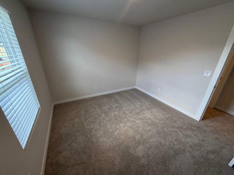 Building Photo - Room in Single Family Home on Switchgrass Ct