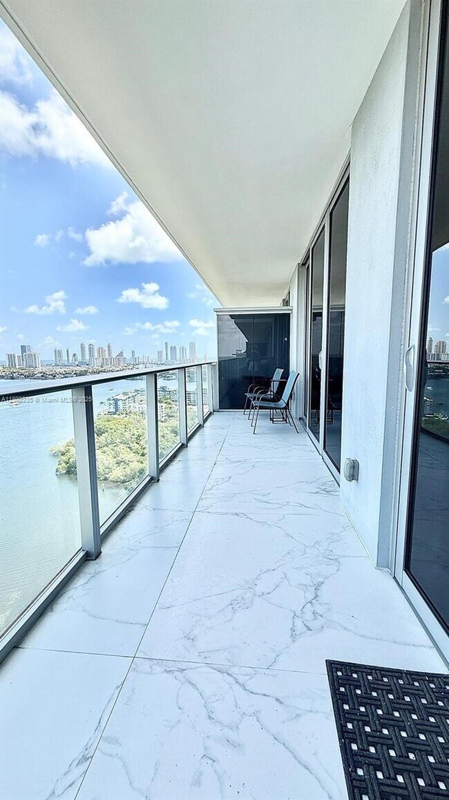 Building Photo - 16385 Biscayne Blvd