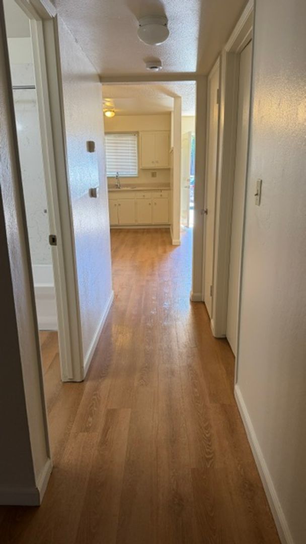Building Photo - Duplex for RENT!