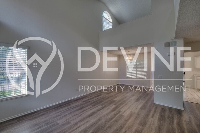 Building Photo - Move-In Ready Home