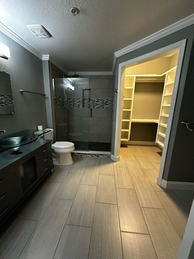 Building Photo - RESORT STYLE LIVING at the Barrington Park Condos!- Beautifully update 2/2 on Ground Floor!