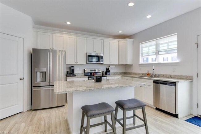 Building Photo - 2416 Trafton Pl