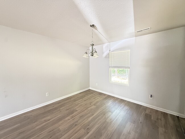 Building Photo - 408 Polly Dr