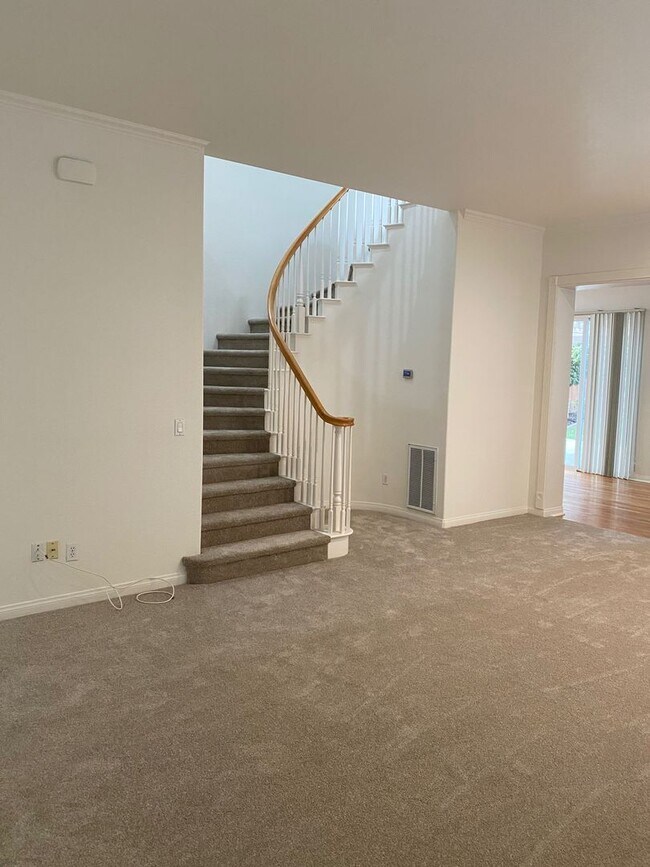 Building Photo - Carmel Valley “Shores” 5BR/3BA Executive H...