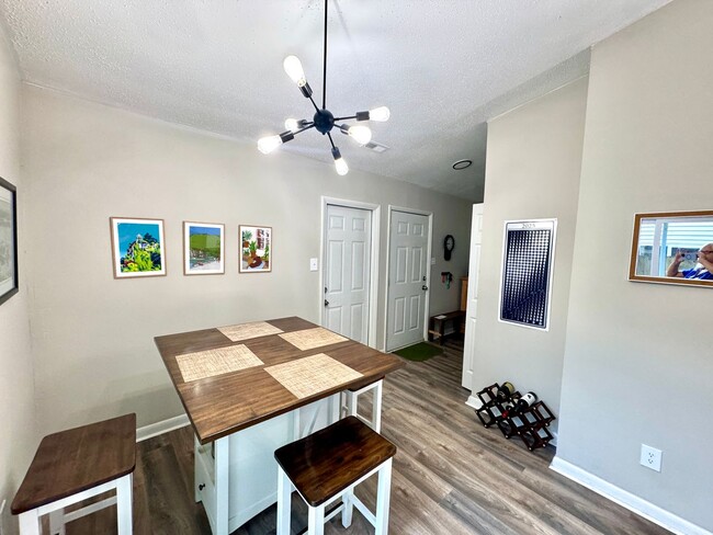 Building Photo - WELCOME HOME!!  3 bedroom/2 bath home in Redwing neighborhood