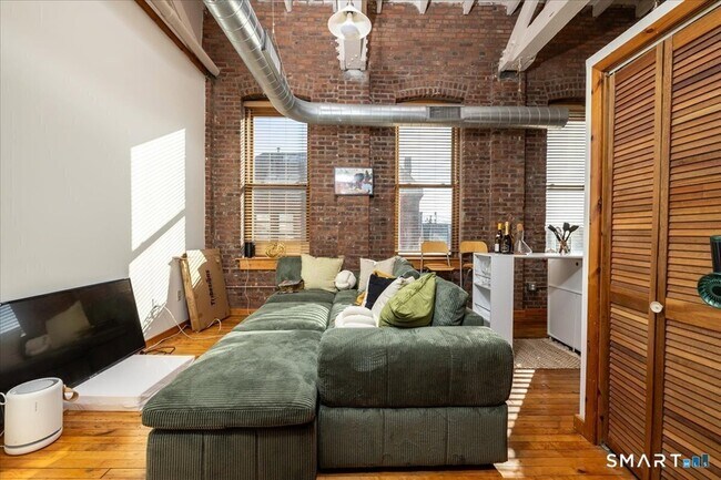 Building Photo - 325 Lafayette St