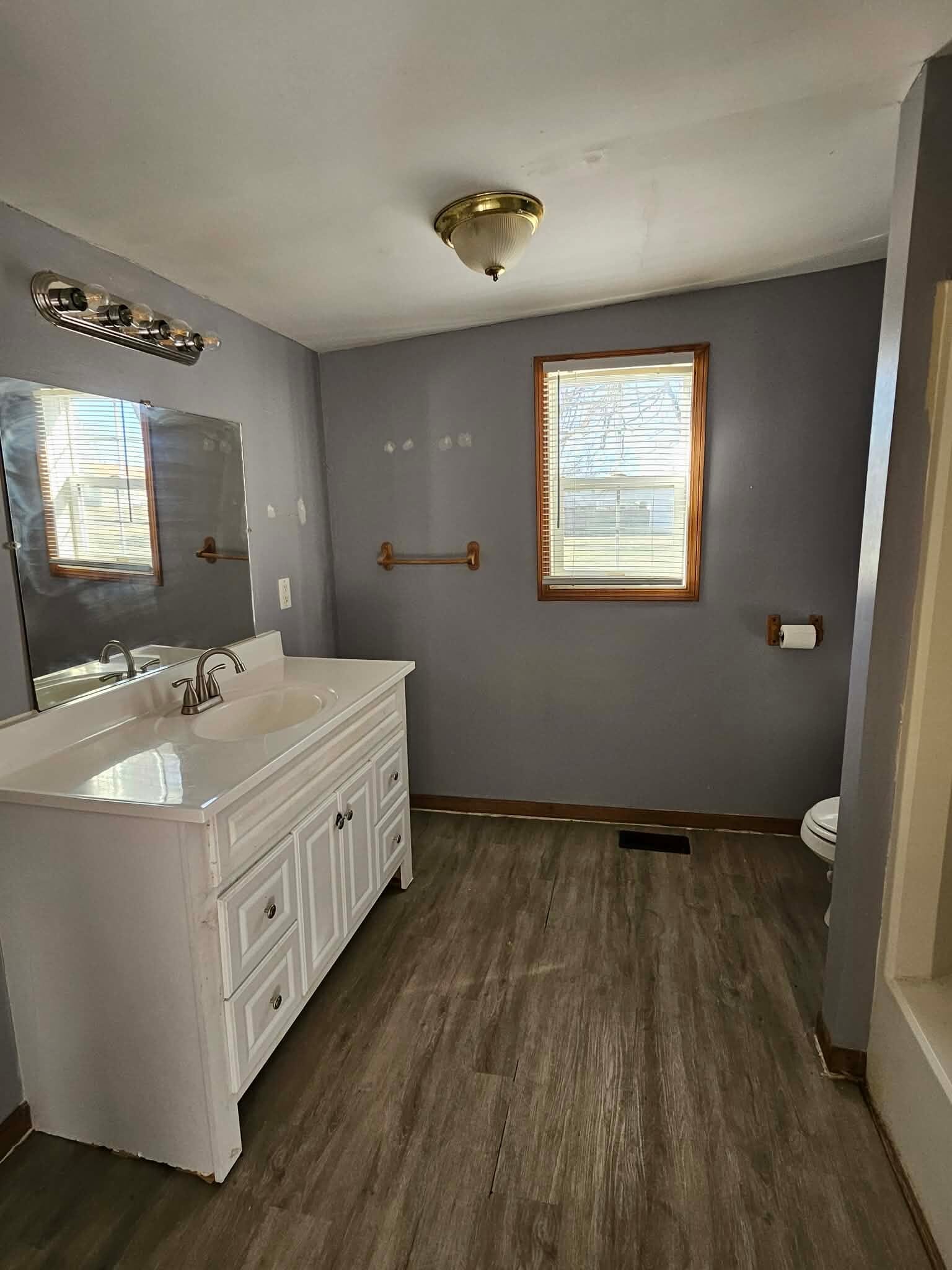 Bathroom - 325 E Avenue C