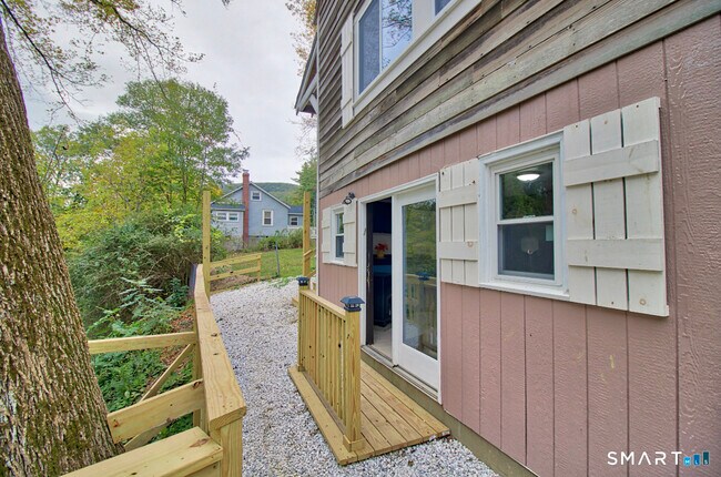 Building Photo - 15 Lower Rd