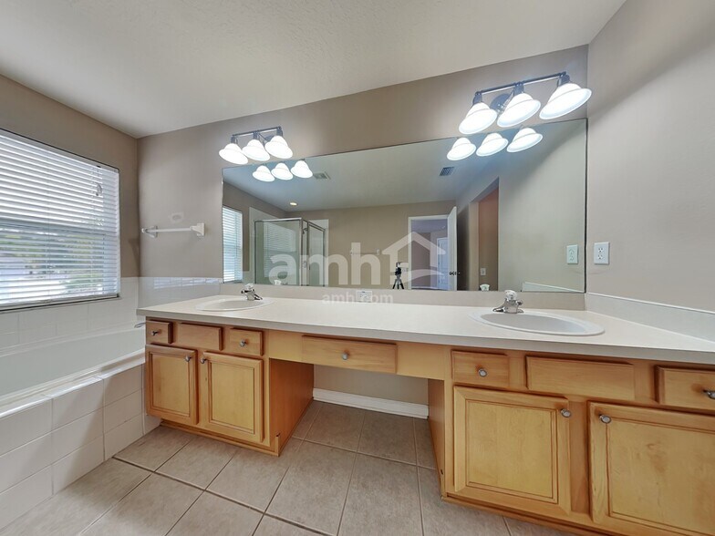 Building Photo - 1601 Acorn Leaf Ct