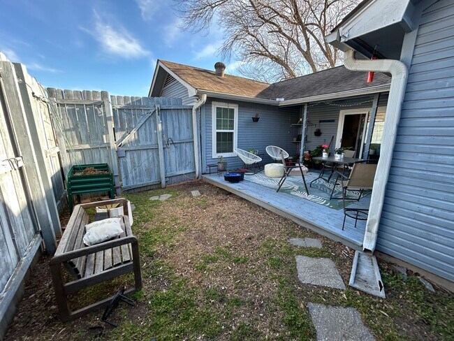 Building Photo - 808 Kalanchoe Ct