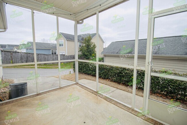 Building Photo - Prelease for June 15th, 2026- 3 Bedroom, 2...