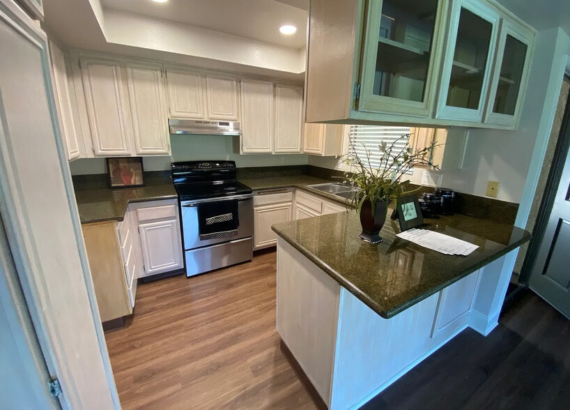 Primary Photo - St. Francis Court South