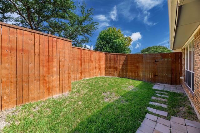 Building Photo - 2324 Dyers Oak Dr