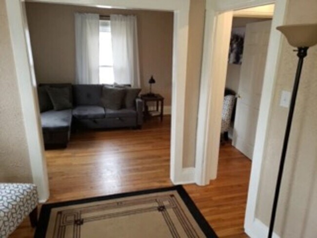 Building Photo - 32 Ferrin Pl