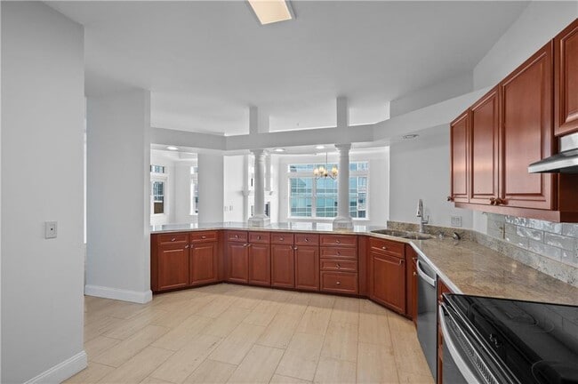 Building Photo - 3334 Peachtree Rd NE