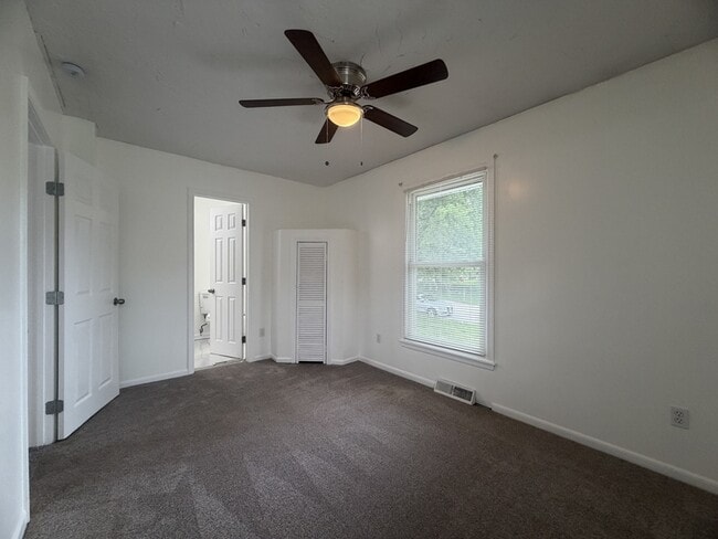 Building Photo - 1208 S Mayview Ave