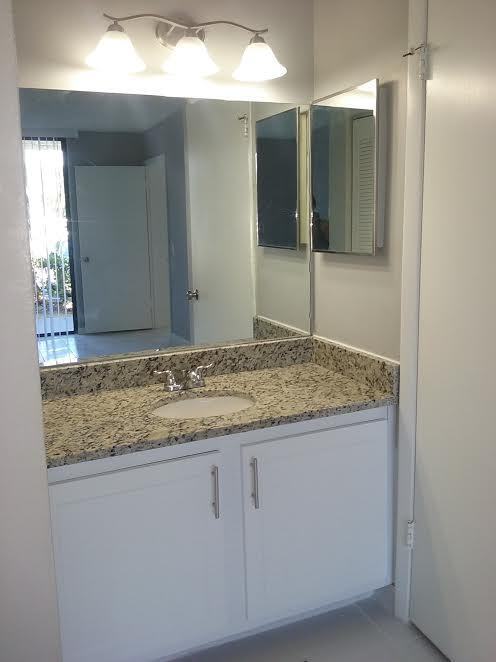 Building Photo - ONE BEDROOM ONE BATHROOM!  WATERFRONT COMM...