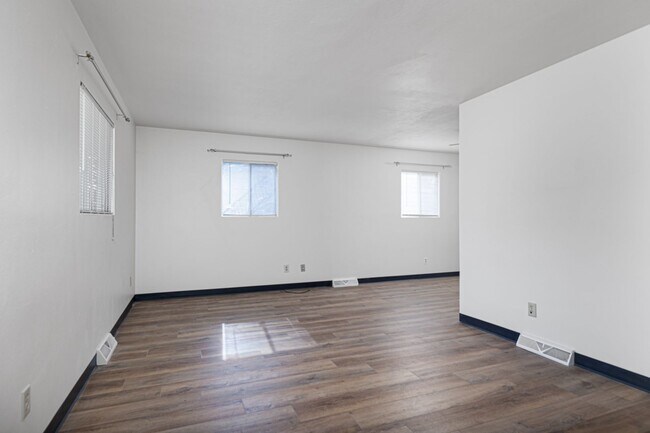 Building Photo - RoS - 01 - Jackson St