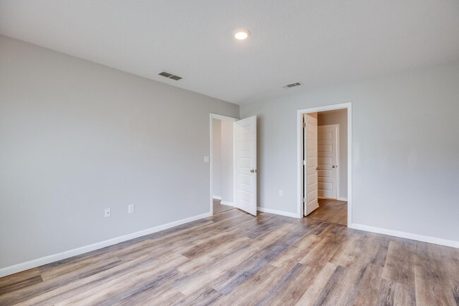 Building Photo - 310 Flounder St