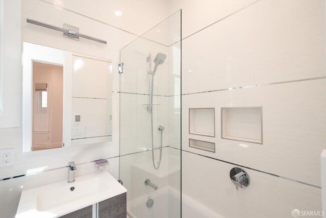 Building Photo - 60 Carmelita St