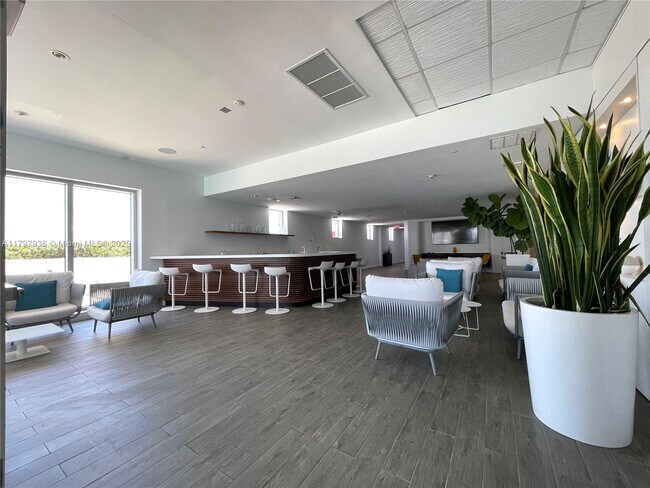 Building Photo - 2600 E Hallandale Beach Blvd