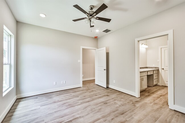 Building Photo - 420 Ave B