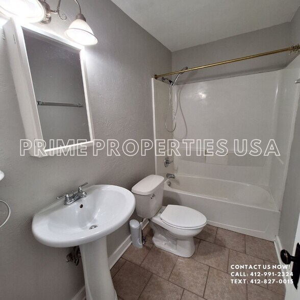 Building Photo - 525 Maple St