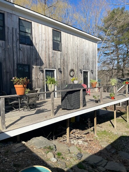 Building Photo - 231 Front St