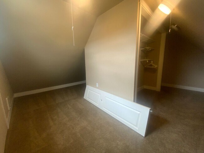 Building Photo - Newly Remodeled Tacoma Gem - Modern Comfor...