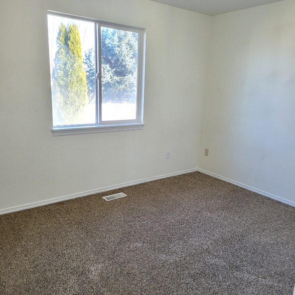 Building Photo - 1300 Florida Ln