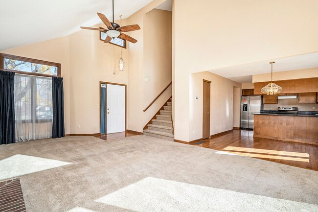 Building Photo - Highlands Ranch 3 Bedroom 2.5 Bath 2 Car G...