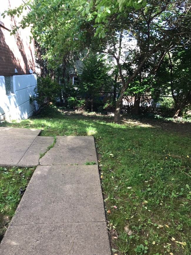 Building Photo - 371 Avon St