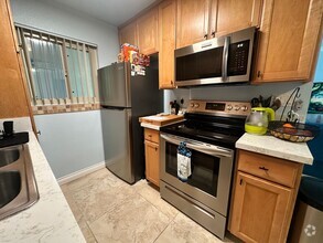 Building Photo - 1 Bedroom, 1 Bathroom Condo for Rent in Im...