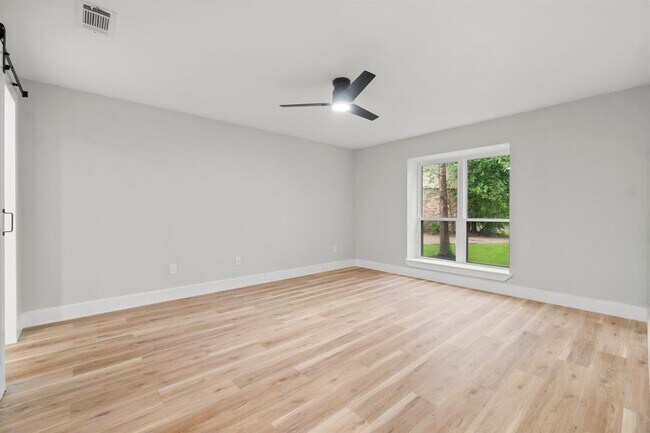 Building Photo - 9 Indian Cedar Ln