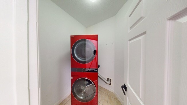 Building Photo - 6BR /5BA  LUXURY POOL HOME -  Fells Landing Subdivision- Minutes to Medical City! **1/2 OFF FIRST...