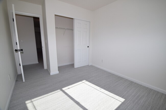 Building Photo - 207 SE Harlow Ave