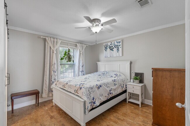 Building Photo - 2711 Bay Club Dr