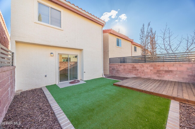 Building Photo - 11031 Oasis Dr