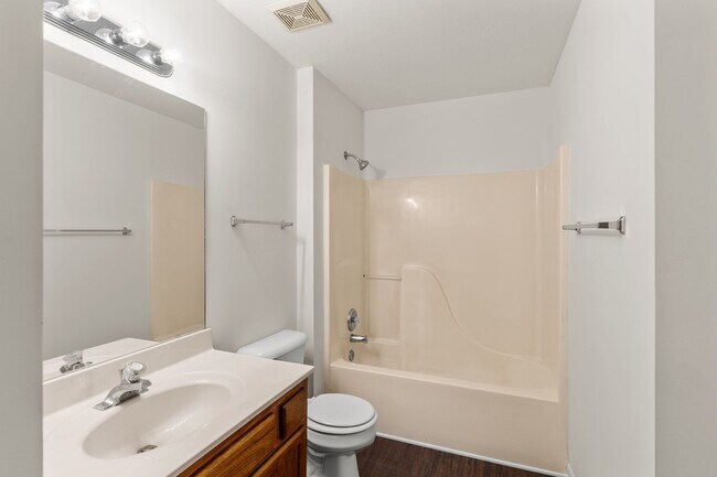 Building Photo - 304-306 Dads Way