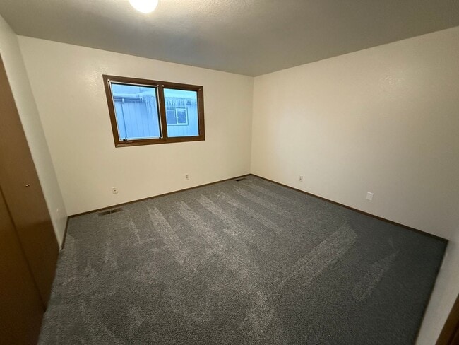 Building Photo - 4075 E 20th Ave